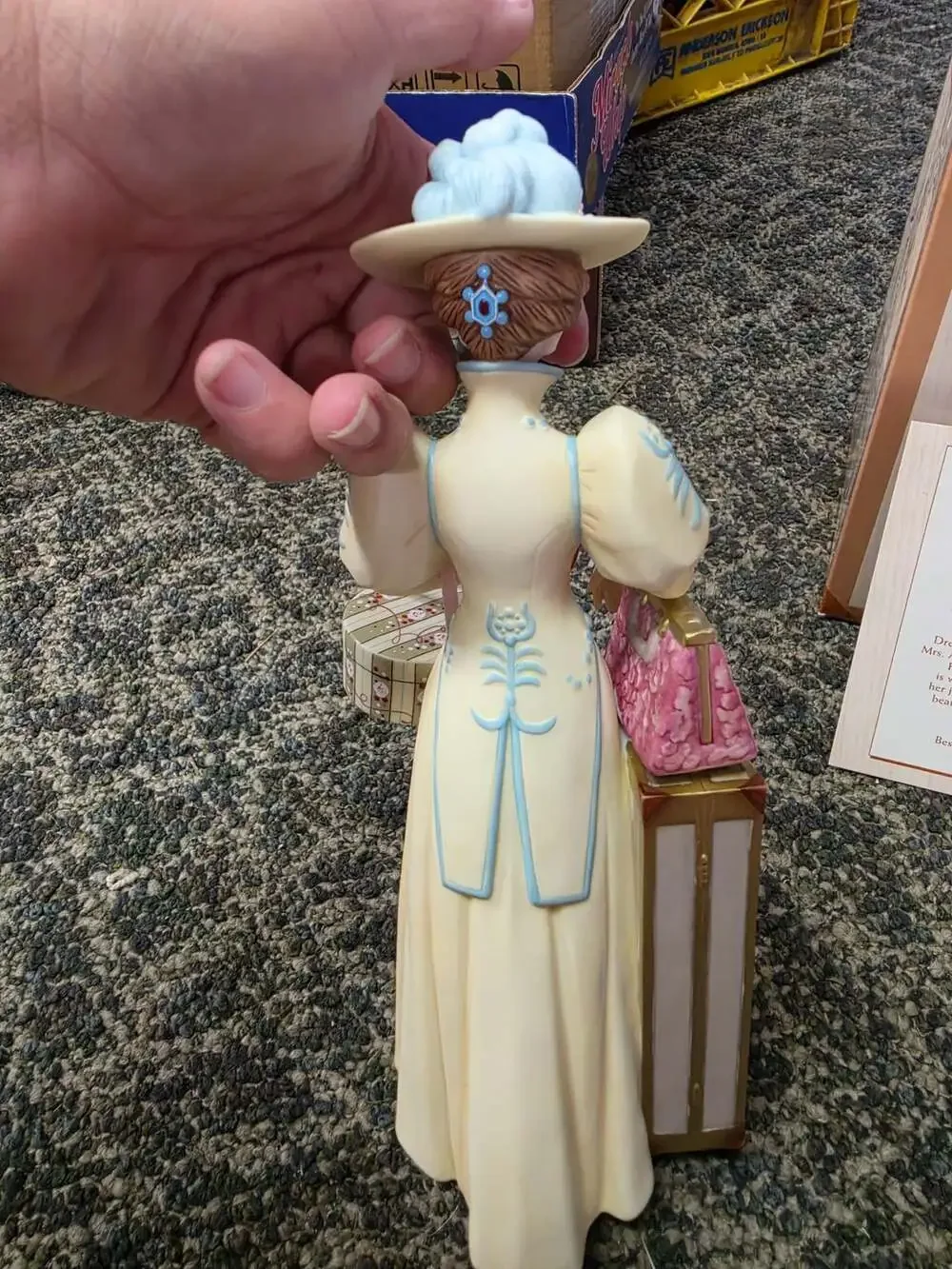 Avon 2002 Mrs. Albee Award President's Figurine